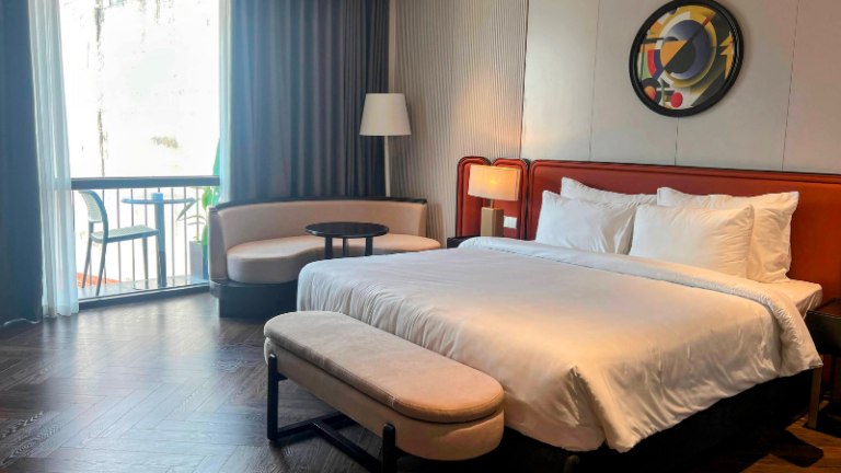 Le Premier Hotel - Suite Balcony